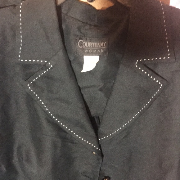 Courtenay Woman women’s black 2 piece pant suit (size 20). - Picture 3 of 7